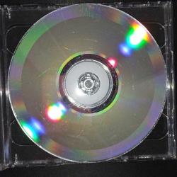 Cd Lana del rey born to die. Orijinal, Avrupa müzik. Kartoneti yok. Dinlemeyi etkilemeyen çizikler var. Sorunsuz çalışıyor. Cd kabı içerisinde gönderim yapılacaktır.