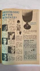 SAMANYOLU ELBİSE PATRON İLAVELİ MECMUA DERGİ - 7 KASIM 1972 — SAYI: 45 - ESİN AFŞAR - ŞERİF YÜZBAŞIOĞLU - ŞENAY - ERSEN - CEM KARACA - ÖMÜR GÖKSEL - AJDA PEKKAN - ZAFER DİLEK - MOGOLLAR - TIMUR SELÇUK - YURDAER DOĞULU - BARIŞ MANÇO - 3 HÜREL - ESİN ENGİN - KAMURAN AKKOR - GÜLDEN AKKOR - NEVİN PERE - RIFAT ÖNCEL - YALÇIN KAYA - FİKRET KIZILOK - NEDİM DEMİREL - İNCİ ÇAYIRLI - ÜLKÜ ÜST - ENGİN ARMAN - METİN ERSOY - EROL BÜYÜKBURÇ - CEM GÖKMEN - FARON YOUNG - DAVID CASSIDY - JOHN LENNON - YOKO ONO - DONOVAN - ADRIANO CELANTANO - ROD STEWART - SIMON AND GARFUNKEL - CURTIS MAYFIELD - LEON RUSSELL - CHUCK BERRY - MICHAEL JACKSON - MAC DAVIS - ELVIS PRESLEY - TOKYO FESTİVALİ - APAŞLAR YENİDEN KURULUYOR - SİZİN İÇİN PROGRAMI - FOUR IN THE MORNING - PLASTIC ONO BAND - NEVER A DULL MOMENT - SUPER FLY - BURNING LOVE - DING-A-LING - EVERYBODY PLAYS THE FOOL - EKREM BORA - ESEN PÜSKÜLLÜ - YÜCEL UÇANOĞLU - HULKİ SANER - EMEL SAYIN - METİN ERKSAN - METİN BÜKEY - NEBAHAT ÇEHRE - MURAT SOYDA -  40 SAYFA