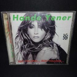 Cd Hande Yener Sen yoluna ben yoluma albümü. Orijinal. Dinlemeyi etkilemeyen çizikler var. Sorunsuz çalışıyor.