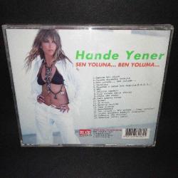Cd Hande Yener Sen yoluna ben yoluma albümü. Orijinal. Dinlemeyi etkilemeyen çizikler var. Sorunsuz çalışıyor.