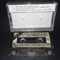 Kaset Özdemir Erdoğan Bahar şarkıları. kartonetin ön yüzünde yazı ve kasetin her iki yüzünde bant izleri var.