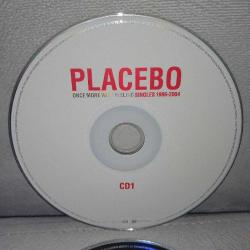 Cd Placebo once more with feeling singles 1996 - 2004. Orijinal, Avrupa baskı. Kartoneti yok. 2 Disk. Diskler 10 üzerinden 9.5 sorunsuz çalışıyor. Cd kabı içerisinde gönderim yapılacaktır.