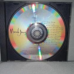 Cd Norah Jones come away with me. Orijinal, Amerikan baskı. Kartoneti yok. Disk 10 üzerinden 9 Sorunsuz çalışıyor. Cd kabı içerisinde gönderim yapılacaktır.