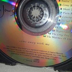 Cd Norah Jones come away with me. Orijinal, Amerikan baskı. Kartoneti yok. Disk 10 üzerinden 9 Sorunsuz çalışıyor. Cd kabı içerisinde gönderim yapılacaktır.