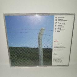 Cd mor ve ötesi dünya yalan söylüyor. Orijinal. Dinlemeyi etkileyen çizikler var. sorunsuz çalışıyor