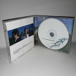 Cd mor ve ötesi dünya yalan söylüyor. Orijinal. Dinlemeyi etkileyen çizikler var. sorunsuz çalışıyor