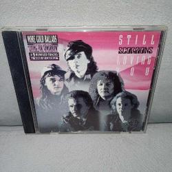 Cd Scorpions still loving you. Orijinal, 1992 Hollanda baskı. Arka kartoneti YOK. Dinlemeyi etkilemeyen çizikler var. Sorunsuz çalışıyor.
