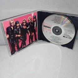 Cd Scorpions still loving you. Orijinal, 1992 Hollanda baskı. Arka kartoneti YOK. Dinlemeyi etkilemeyen çizikler var. Sorunsuz çalışıyor.
