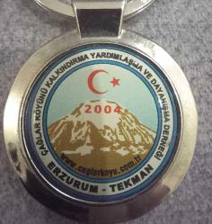 ERZURUM TEKMAN ÇAĞLAR KÖYÜ DERNEĞİ ANAHTARLIĞI 2004 TARİHLİ. 21 YILLIK ANAHTARLIK. KONDİSYON YÜKSEK KOLEKSİYONLUK NADİR