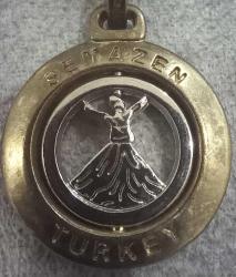 SEMAZEN TEMALI ANAHTARLIK.  İÇİNDEKİ SEMAZEN DÖNERLİ, HAREKETLİ.  KONDİSYON YÜKSEK KOLEKSİYONLUK NADİR