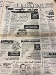 HÜRRİYET GAZETESİ DOĞUM GÜNÜ HEDİYESİ - 31 ARALIK 2000 -TAM TAKIM 28 SAYFADIR -Ertuğrul Özkök-Oktay Ekşi-Murat Bardakçı-Halis Serbest-Karen Jardel-Mario Jardel-Yusuf Şimşek-Serhat Akın-Fevzi Tuncay-Salih Uçan-Mehmet Arslan-Metin Sertoğlu-Cavit Demirbilek-Özcan Mutlugil-Ünal Özyürek-Cem Davran-Uğur Yücel-Vekaterina Rednikova-Robert De Niro-Ben Stiller-Samuel L. Jackson-Bülent Akarcalı-Numan-Ahmet Yavuz  Geleceğe Aşk Mektupları-Bir Graduate ile Bir Lolita Arasında-Bize Kalan Aşk Bir Rüyadır-Ceketin Recai’ye Bol Geldi-Şimdi Şarkılar Aşklardan Daha Uzun-Benim Nazlı Yarim Sağlam Paralardır-Dehşet Anı-Jumbonun Kaptanı Anlatıyor-Shakespeare Bile Anladı-2001 Yılının Yıldızı 3 Savaş 3 Suikast-Yılın Son Gününde Uçmak-Kanal D’de Şenlik-Esenboğa Bir Hizmetin Adı-Memelerini Ekinle Birlikte Özledim-İşkence Altında Alınmayan Aşk İfade midir-Çünkü Kuşlar İnsana Hiçbir Şey Anlatmaz-Faksla Şip-Şak Rapor-Çok Para İstediler-Kaza Yapmadım Düştüm-Serhat Jet Gibi-Avrupa’nın Aslanı-Efes Sarhoş Etti-Mutlu Yıll