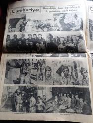 Cumhuriyet Gazetesi - 2 Kasım 1950 - Nutuk'tan ilhamlar yazan Nadir Nadi Başmakale meclis Celal Bayar'ın Nutku ile açıldı - Celal Bayar'ın direktifi sözden fazla iş - Mehmetçiğin Kore'deki ilk resimleri - Kore'deki Türk Birliği kampında günlük hayat - Amerikan başkanı Truman'a Suikast - üniversitelerimiz yeni ders yılına girdiler fotoğraf - Kore'deki subay ve erlerimizden ailelerine mektuplar - Müzeyyen Senar Işıl Sabite Tur Gülerman Perihan Altındağ Sözeri Salahattin Pınar Tepebaşı belediye gazinosunda - efes'ten dönen din adamları İstanbul'da - Karanlık Oda yazan Peride Celal Yazı Dizisi - Gayrimatbu gazeteler yazan Burhan Felek - Hamiyet Yüceses İnsaf Münir Rakkase Şehrazad Taksim kristal salonunda - İstanbul Ankara Radyosu Programı - Kore'deki subaylarımız Cumhuriyet okuyorlar fotoğraf - Taegu'daki kampımızda erlerimiz Jii Jitsu egzersizleri yaparlarken fotoğraf - tanınmış bir Yunan tiyatro yazarı Sipiropulos İstanbul'da - Kasım Gülek'in ifadesi alındı -  Baysal çiçek mağazası