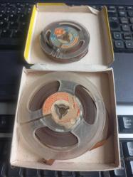 İki adet küçük boy nadir  manyetik bant ( Makaralı teyp bantı)