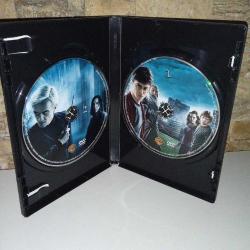 DVD Harry Potter ve melez prens. 2 disk özel versiyon. Orijinal, Türkçe dublaj ve altyazı seçenekli. Çalışmasına engel olmayan çizikler ve kutusunda hafif yıpranma var. Sorunsuz çalışıyor