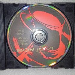 Cd Bon Jovi cross road. Orijinal, Amerikan baskı. Kartoneti yok. Disk 10 üzerinden 9 Sorunsuz çalışıyor. Cd kabı içerisinde gönderim yapılacaktır.