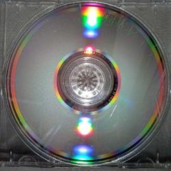 Cd Pearl Jam Ten albümü. Orijinal, 1991 Amerikan baskı. Kartoneti yok. Disk 10 üzerinden 8.5 fakat sadece 2. şarkıda takılıyor. Diğer şarkılar sorunsuz çalışıyor. Bu duruma göre alım yapınız!