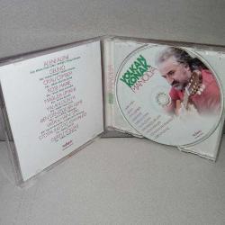 Cd Volkan Konak Manolya albümü. Orijinal, Dinlemeyi etkilemeyen çizikler var. Sorunsuz çalışıyor.