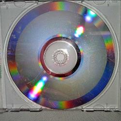 Cd Volkan Konak Manolya albümü. Orijinal, Dinlemeyi etkilemeyen çizikler var. Sorunsuz çalışıyor.