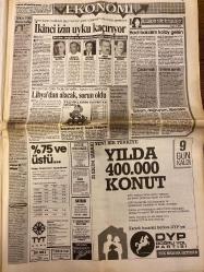 HÜRRİYET GAZETESİ DOĞUM GÜNÜ HEDİYESİ - 12 EKİM 1991 -TAM TAKIM 36 SAYFADIR -Oktay Ekşi-Ertuğrul Özkök-Süleyman Demirel-Yıldırım Akbulut-Turgut Özal-Yahya Demirel-İbrahim Betil-Halis Toprak-Aydın Doğan-Nasak Karamehmet-Mustafa Süzer-Muharrem Sarıkaya-Çiğdem Tüzün  Terörün seçim kampanyası-Geride 10 çocuk bıraktılar-RP durumunu pekiştiriyor-Günün barometresi-PKK’ya bomba yağdı-Hava harekâtına sözlü izin-Liderler ekranda uzlaşma istedi-Gecenin yıldızı vatandaş-İzmir’i hatırla Wembley’i unut-Ridvan 9 ameliyat sonrası hâlâ sahalarda olmasını mucizeye bağladı-İnşaata döndüm-Korkmuyorum-Yılın davası skandala dönüştü-Dünyanın en çılgın rekorları-Süper teknolojinin yarıştığı spor dalı-İkinci izin uyku kaçırıyor-Libya’dan alacak sorun oldu-Yılda 400.000 konut-Hava harekâtına sözlü izin-Gecenin yıldızı vatandaş-Demirel ve Yılmaz el sıkışmadı-Özal muhalefeti beğenmedi-Üniversite başvuruları başladı  Karikatür: Seçim Nabzı-Çizerler Oktay Ekşi ve Ertuğrul Özkök