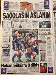 HÜRRİYET GAZETESİ DOĞUM GÜNÜ HEDİYESİ - 26 AĞUSTOS 1999 -TAM TAKIM 38 SAYFADIR -Tarkan-Veli Göçer-Oya Eroğlulu-Ayşe Arman-Holli Özkan-Turgay Şeren-Ziya Şengül-İlhan Söyler-Bekir Coşkun-Sabina Ferah-Müesser Ersoy-Kaan Girgin-Demet Akalın-Ferdi Tayfur-Ahmet Kaya-Hande Ataizi-Hüsnü Gökhan-Serdar Turgut  Bir Tuğla da Siz Koyun-Sadece %10 İçin-Sıva Bile Dökülmedi-Acı İtiraflar-Yardım 42 Trilyon-Ecevit Harcamalar Şeffaf Olacak-Hayat Kurtarırken Annesini Kaybetti-Bin Kişi Daha Kurtarılırdı-Teşekkürler Fener’im-Acılar Santrada-Sağolasın Aslanım-Hakan Şükür’e 8 Dikiş-Asrın Yüzsüzü-Hırsız ve Vicdansız-Umutlar Tükendi-Deprem Ünlüleri de Ağlattı-Seda’cık Tek Başına-Orta Sınıf Devrimi-Emin Çölaşan-Dilek Duru-Hakan Tartan-Cüneyt Ülsever-Ertuğrul Özkök-Oktay Ekşi-Selim Türsay-Bulent Ecevit  Hepsine Alkışlar-Tarihi Bir Gün-Teşekkür Çiçeği-Dostluğumuzu Hep Hatırlayın-Komşu’yla Barış Rüzgarı-Yardım Çöplüğü-Şimdi de Çevre Alarmı-Bebeğime Sıcak Yemek Lütfen-Kanal 6’ya Sansür Siyasi-Çadırkente Elektrik-Tam