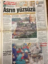 HÜRRİYET GAZETESİ DOĞUM GÜNÜ HEDİYESİ - 26 AĞUSTOS 1999 -TAM TAKIM 38 SAYFADIR -Tarkan-Veli Göçer-Oya Eroğlulu-Ayşe Arman-Holli Özkan-Turgay Şeren-Ziya Şengül-İlhan Söyler-Bekir Coşkun-Sabina Ferah-Müesser Ersoy-Kaan Girgin-Demet Akalın-Ferdi Tayfur-Ahmet Kaya-Hande Ataizi-Hüsnü Gökhan-Serdar Turgut  Bir Tuğla da Siz Koyun-Sadece %10 İçin-Sıva Bile Dökülmedi-Acı İtiraflar-Yardım 42 Trilyon-Ecevit Harcamalar Şeffaf Olacak-Hayat Kurtarırken Annesini Kaybetti-Bin Kişi Daha Kurtarılırdı-Teşekkürler Fener’im-Acılar Santrada-Sağolasın Aslanım-Hakan Şükür’e 8 Dikiş-Asrın Yüzsüzü-Hırsız ve Vicdansız-Umutlar Tükendi-Deprem Ünlüleri de Ağlattı-Seda’cık Tek Başına-Orta Sınıf Devrimi-Emin Çölaşan-Dilek Duru-Hakan Tartan-Cüneyt Ülsever-Ertuğrul Özkök-Oktay Ekşi-Selim Türsay-Bulent Ecevit  Hepsine Alkışlar-Tarihi Bir Gün-Teşekkür Çiçeği-Dostluğumuzu Hep Hatırlayın-Komşu’yla Barış Rüzgarı-Yardım Çöplüğü-Şimdi de Çevre Alarmı-Bebeğime Sıcak Yemek Lütfen-Kanal 6’ya Sansür Siyasi-Çadırkente Elektrik-Tam