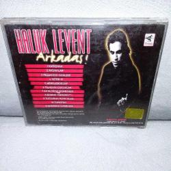 Cd Haluk Levent arkadaş. Orijinal 1997 Sarı bandrollü dönem baskı albümü. Dinlemeyi etkilemeyen çizikler var. Sorunsuz çalışıyor. Ön kartonet birbirine yapışık, yıpranma var.