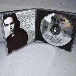 Cd Haluk Levent arkadaş. Orijinal 1997 Sarı bandrollü dönem baskı albümü. Dinlemeyi etkilemeyen çizikler var. Sorunsuz çalışıyor. Ön kartonet birbirine yapışık, yıpranma var.