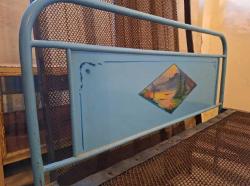 1970.lerden, Bulgaristan malı, yaylı somya demonte karyola  Baza başlık ve ayaklıkta el çizimi resim var. Orjinalinden böyle.   demonte