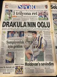HÜRRİYET GAZETESİ DOĞUM GÜNÜ HEDİYESİ - 17 TEMMUZ 1998 -TAM TAKIM 44 SAYFADIR -Kubilay Uygun-Sedat Simavi-Hasan Atmaca-Gülşen-Bülent Ersoy-Ayşe Torun-İsmail Karadayı-Ertuğrul Özkök-Oktay Ekşi-Denizli-Yıldırım-Okocha-Moldovan-Hagi-Ufuk Ergün-Antalyalılar-Görkem-Gürkan Uygun-Burak-Emre-Tugay-Faruk Süren-Fatih Terim-Ersun Yanal-Yankov-Tolga Ünüvar-Bekir Coşkun-Turgut Yılmaz-Gökhan Karakaş-Nuht Uluğ-Adnan Atar-Sabri Karmurti-Haldun Sevel-Kemal-Can Orak-Mustafa Paşa-Hayrati Hüsameddin-Armstrong  Fırıldak Kubi’ye şok-Atatürkçü Çelik’in türbanlı hayranları-Yalınayak çıktı-Bir örnek tavır-O sözleri unutalım-Zam bugüne kaldı-5 trilyonda hâkim ısrarı-Karadayı: Üzgünüm-Hizmetçi ilanı ölümle götürdü-Türk Siemens Pirelli alıyor-Yeltsin Çar’ın koltuğunda-3 trilyona ret-Drakula’nın oğlu-Şampiyonluk için geldim-Moldovan’a sevindim-Burak’a tam not-Grasshoppers bilmece gibi-Ümitlerimiz şahane-İstanbulspor Yankov’a döndü-Gümrükçünün büyük öfkesi-İlanla ölüme gitti-Maksat şeffaflık-Başkan’ın müdürünü vura