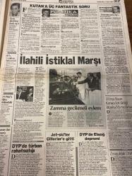 HÜRRİYET GAZETESİ DOĞUM GÜNÜ HEDİYESİ - 17 EYLÜL 1998 -TAM TAKIM 44 SAYFADIR -Hakan Şükür-Mesut Yılmaz-Monica Lewinsky-Oktay Ekşi-Ertuğrul Özkök-L. Perati-A. Karacan-Jerry Hall-Mick Jagger-Turgay Seren-Yavuz Gökmen-Rüştü Güven-Ertin Taranoğlu-Cumhurbaşkanı Süleyman Demirel-Mustafa Yücel Özbilgin-Pınar Eliçe-Başak Yeğin-Hülya Avşar-Sibel Can-Hakan Ural-Özlem Tekin-Yonca Evcimik-Cenk Torun-Özlem Yıldız-Erol Büyükburç-Orhan Gencebay-Tarkan-Arzu Çimen-Soner Olgun-Prince Erdoğan-Özlem Hüseyin-Alpay Şen Birgör-Mehmet Ali Erbil-Bruce Willis-Matt Damon-Tom Sizemore-Edward Burns  Torino aslanı-Ak Çarşamba’ya güvence-Uzmanlar sorularınızı yanıtlıyor-Jagger: Çok heyecanlıyım-Üç fantastik soru-Devlete şirin gözükmek istiyorlar-İnönü Kartalı sahada-Kupa Galipleri’nde 1. tur heyecanı-Beşiktaş’ın 65. Avrupa sınavı-Slovaklar: Sarı fırtına fena biçmişti-İtalya’ya Türk işi-Gözler yine Oktay’da-Hepsi birer aslandı-Yine aynı kaleye-G.Saray’a 93 milyar-Her seçim öncesi yangın-Orman katliamına komik ceza-Ba