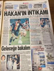 HÜRRİYET GAZETESİ DOĞUM GÜNÜ HEDİYESİ - 18 EYLÜL 1998 -TAM TAKIM 46 SAYFADIR -Adau-Mesut Yılmaz-Tony Blair-Gerhard Schröder-Lionel Jospin-Romano Prodi-Poul Nyrup Rasmussen-Oktay Ekşi-Hakan Şükür-Ümit-Hagi-Fatih Terim-Bene Inzaghi-Ruşen Güven-Sami Sarıalioğlu-Vedat Okyar-Korkut Göze-İsmail Er-Mahmut Demir-Yener Kaya-Alaaddin-Franz-Jörg Haider-Rafet Yahya Khaled Adau-Hatip Dicle-Barzani-Talabani-Madeleine Albright-Ferai Tınç-Hamaney-Bill Clinton-Tencere Dibin Kara  Son zafer Kartal’ın-İstihbarat fiyaskosu-İlahici bürokrata genel müdür desteği-Yılmaz: Yetkim olsa türbanı çözerim-Bakana mafya tehdidi-WAPC Kongresi-Ak Çarşamba’dan kaçış formülü: Altın-Avrupalı liderler CHP’ye çalışacak-Borsa 2 binin altına düştü-Türk futbolu devleşiyor-Hakan’ın intikamı-Geleceğe bakalım-Tura Kartal pençesi-Şifo’nun dönüşü muhteşem oldu-Avrupa’da final oynayacağız-İstihbarat rezaleti-PKK’lı Eva’ya 15 yıl-Yener Kaya dosyası yeniden açılıyor-Çakıcı olayı Stern’de-Heybeli için 72 saat ek süre-Hatip Dicle’ye 1 y