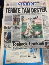 HÜRRİYET GAZETESİ DOĞUM GÜNÜ HEDİYESİ - 29 EYLÜL 1998 -TAM TAKIM 46 SAYFADIR -Yavuz Ataç-Alaattin Çakıcı-Sedat Simavi-Mesut Yılmaz-Meral Akşener-Süleyman Demirel-Savaş Ay-Tayyip Erdoğan-Rauf Denktaş-İsmail Cem-Özer Çiller-Hikmet Çetin-Turgut Sunalp-Oktay Ekşi-Uğur Ergan-Gerhard Schröder-Doris Kopf-Turgay Şeren-Atilla Donat-Fatih Terim-Filipescu-Rüştü-Hakan Şükür-Suat-Okan Buruk-Hasan Şaş-Toshack-Bünyamin Aydın-Kerim Güzey-Korkut Göze-Hakan Demir-Ümit Özat-Tayfur-Zeki-Ünal-Özkan-Geremi-Vugrinec-Amokachi-Karol Pecze-Bülent Uzun-Aykut Kocaman-Ümit Karan-Bekir Coşkun-Nihat Akgün-Sevim Mayalı-Hande Ataizi-Fikret Kuşkan-Zeyda-Onuncu Köy Açıklıyoruz-Bilgi veren Ataç’tır-Yılmaz Akşener’i istifaya çağırdı-Bana bir şey olursa Tayyip’ten sorun-Alman Elçi Türkiye ile yeni bir sayfa açılıyor-Avrupa’da iki ülke hariç her yer sol-Terim’e tam destek-Hedef Bilbao-Kart uyarısı-Toshack temkinli-Ezeli dostluk kazandı-Aksoy’un kararları-Aykut’tan akıl dolu gol-Ümit Karan tırmanışta-Akıl almaz ceza mahkemel