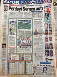 HÜRRİYET GAZETESİ DOĞUM GÜNÜ HEDİYESİ - 11 AĞUSTOS 1998 -TAM TAKIM 40 SAYFADIR -Ayşegül Tecimer-Gülay Aslıtürk-Hasan Denizkurdu-Selim Edes-Rose-Demirel-Tansu Çiller-Oktay Ekşi-Mesut Yılmaz-Hüseyin Kıvrıkoğlu-Hakan Şükür-Sergen-Vugrinec-Milne-Güven Barış-Hami-Sanver-Toshack-Amokachi-Ohen-Korkut Göze-Hagi-Lindsay Davenport-Berna Yılmaz-Hasan Yılmaz-Kurtar-Fevzi-Hikmet-Hüseyin Kalpar-Serdar Çakır-Suat-Orhan-R. Kingin-Hakan Biçici-Oktay-Pereko-Sadık İlhan-Bülent Tuncay  Ellerine sağlık-15 yaşındaki kepçeci mahalleyi yıkıyordu-THY’nin iki uçağı tehlike atlattı-Bugün vur yarın tur-Fenerbahçe tek forvet-En kral Cimbom-Milne Krakow’u hafife almıyoruz-Boğalarda Haliçliğe yer vermeyecek-Sanki bir şeytan-Kabuğumuzu kıracağız-İyi ve kötü adam-Hagi’nin büstü ödül oldu-Bursaspor karıştı-Davenport şampiyon-Berna Yılmaz’dan Hasan’a sürpriz-Kurtar zirveyi sarsacağız-Perdeyi Sergen açtı-Haftanın en güzel golü Hagi’den ustalık mührü-Haftanın takımı Karabükspor-Fener’in dili yok-Gol krallığı Oktay Beşikta