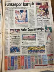 HÜRRİYET GAZETESİ DOĞUM GÜNÜ HEDİYESİ - 11 AĞUSTOS 1998 -TAM TAKIM 40 SAYFADIR -Ayşegül Tecimer-Gülay Aslıtürk-Hasan Denizkurdu-Selim Edes-Rose-Demirel-Tansu Çiller-Oktay Ekşi-Mesut Yılmaz-Hüseyin Kıvrıkoğlu-Hakan Şükür-Sergen-Vugrinec-Milne-Güven Barış-Hami-Sanver-Toshack-Amokachi-Ohen-Korkut Göze-Hagi-Lindsay Davenport-Berna Yılmaz-Hasan Yılmaz-Kurtar-Fevzi-Hikmet-Hüseyin Kalpar-Serdar Çakır-Suat-Orhan-R. Kingin-Hakan Biçici-Oktay-Pereko-Sadık İlhan-Bülent Tuncay  Ellerine sağlık-15 yaşındaki kepçeci mahalleyi yıkıyordu-THY’nin iki uçağı tehlike atlattı-Bugün vur yarın tur-Fenerbahçe tek forvet-En kral Cimbom-Milne Krakow’u hafife almıyoruz-Boğalarda Haliçliğe yer vermeyecek-Sanki bir şeytan-Kabuğumuzu kıracağız-İyi ve kötü adam-Hagi’nin büstü ödül oldu-Bursaspor karıştı-Davenport şampiyon-Berna Yılmaz’dan Hasan’a sürpriz-Kurtar zirveyi sarsacağız-Perdeyi Sergen açtı-Haftanın en güzel golü Hagi’den ustalık mührü-Haftanın takımı Karabükspor-Fener’in dili yok-Gol krallığı Oktay Beşikta