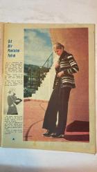 SAMANYOLU ELBİSE PATRON İLAVELİ MECMUA DERGİ - 1 KASIM 1973 — SAYI: 96 - NERINA - AROLDO - CEM GÖKMEN - NILÜFER YUMLU - VARON - ESİN AFŞAR - VERDA SÜMER - YURDAER DOĞULU - ENDER ERİM - DORUK ONATKUT - CENGİZ - AKSUN ERCAN - KEMANİARİNA - METİN ERSOY - FÜSUN ÖNAL - ERTAN ANAPA - FUNDA POSTACI - TANJU OKAN - YAŞAR GÜVENİR - SEVTAP - ETİ AKIN - ERHAN - ERDAL - ROBER - ESİN ENGİN - EDİZ ONAY - EROL BÜYÜKBURÇ - FATMA GİRİK - FATMA BELGEN - NERİMAN KÖKSAL - TÜRKAN ŞORAY - KENAN PARS - YILDIRIM ÖNAL - METİN ERKSAN - ÜLKÜ ERAKALIN - YILDIZ KENTER - FİKRET HAKAN - EMEL SAYIN - İSMET - MUZAFFER ARSLAN - ROMALI PERİHAN - CÜNEYT ARKIN - MERAL ZEREN - MENDERES UTKU - ORHAN AKSOY - ELBİSE PATRONU İLE KİTAP İLAVEMİZİ - DANA YAHNİSİ - AĞAÇ ÇİLEKLİ PASTA - ŞIK BİR PANTALON TAKIM - DEFINE AVCILARI - SAÇ MODELLERİ - KARIŞIK TİPLER - ENDOMORFLARIN ÖZELLİKLERİ - MEZOMORFLARIN ÖZELLİKLERİ - KISA KISA - HAFİF MÜZİK DERNEĞİ TEDBİRLER ALIYOR - MÜZİĞE DÖNDÜ - SİNEMA - BİR ARAYA GELDİLER - DÜŞMAN - KA - 36 SAYFA