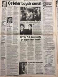 HÜRRİYET GAZETESİ DOĞUM GÜNÜ HEDİYESİ - 20 EYLÜL 1998 -TAM TAKIM 44 SAYFADIR -Necmettin Erbakan-Mehmet S. Erbakan-Andreas Papandreou-Daphne Barak-Mesut Yılmaz-Oktay Ekşi-Emin Çölaşan-Hasan Yılmaz-Yavuz Gökmen-Eyüp Aşık-Sedat Ergin-Salih Neftçi-Bill Clinton-Al Gore-Usame Bin Ladin  Yeğen Erbakan Hıristiyan üye-Andreas uğruna kocamı aldattım-Bizde ele geçen eroin dünyadakinin %38’i-Bence itilmiş ve kakılmış haklı-Zor günde tek Türkler vardı-Zirvede gala gecesi-F.Bahçe 3 puan için kenetlendi-Fenerbahçe dalya peşinde-Çeteler büyük sorun-Umut çocuklarıyla el ele-MİT’te 7-8 Emniyet’te 31 kişiye idari tedbir-3. yumrukçu cezaevinde-6 bin 500 işçi Türk Metal’den ayrıldı-İsrail ABD’ye köprü olacak-Bir finansçı-Basın git halk kal diyor-Clinton istifa-Ladin yakalandı iddiası-Arnavutluk’ta Berişa direniyor