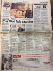 HÜRRİYET GAZETESİ DOĞUM GÜNÜ HEDİYESİ - 20 EYLÜL 1998 -TAM TAKIM 44 SAYFADIR -Necmettin Erbakan-Mehmet S. Erbakan-Andreas Papandreou-Daphne Barak-Mesut Yılmaz-Oktay Ekşi-Emin Çölaşan-Hasan Yılmaz-Yavuz Gökmen-Eyüp Aşık-Sedat Ergin-Salih Neftçi-Bill Clinton-Al Gore-Usame Bin Ladin  Yeğen Erbakan Hıristiyan üye-Andreas uğruna kocamı aldattım-Bizde ele geçen eroin dünyadakinin %38’i-Bence itilmiş ve kakılmış haklı-Zor günde tek Türkler vardı-Zirvede gala gecesi-F.Bahçe 3 puan için kenetlendi-Fenerbahçe dalya peşinde-Çeteler büyük sorun-Umut çocuklarıyla el ele-MİT’te 7-8 Emniyet’te 31 kişiye idari tedbir-3. yumrukçu cezaevinde-6 bin 500 işçi Türk Metal’den ayrıldı-İsrail ABD’ye köprü olacak-Bir finansçı-Basın git halk kal diyor-Clinton istifa-Ladin yakalandı iddiası-Arnavutluk’ta Berişa direniyor