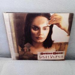 Cd Sezen Aksu Deliveren deli veren albümü. Orijinal. kitapçık ve şarkı sözlerinin yazılı olduğu kartlar mevcut. Dinlemeyi etkilemeyen çizikler var.  Sorunsuz çalışıyor