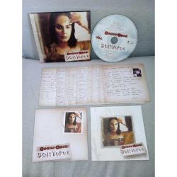 Cd Sezen Aksu Deliveren deli veren albümü. Orijinal. kitapçık ve şarkı sözlerinin yazılı olduğu kartlar mevcut. Dinlemeyi etkilemeyen çizikler var.  Sorunsuz çalışıyor