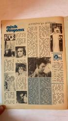 SAMANYOLU ELBİSE PATRON İLAVELİ MECMUA DERGİ - 16 KASIM 1972 SAYI: 46 CURTIS MAYFIELD - ROD STEWART - CHUCK BERRY - MICHAEL JACKSON - CAT STEVENS - SIMON & GARFUNKEL - YES - SLADE - DAVID BOWIE - ELVIS PRESLEY - ERSEN - ÖMÜR GÖKSEL - ZAFER DİLEK - AJDA PEKKAN - CEM KARACA - MOĞOLLAR - TANJU OKAN - YURDAER DOĞULU - MEHMET TANER - SEZEN CUMHUR - FİLİZ AKIN - ATIF YILMAZ - BEHİYE AKSOY - ZEKİ MÜREN - EMEL SAYIN - SELÇUK URAL - GÖNÜL AKKOR - FÜSUN ÖNAL - SELDA BAĞCAN - ÖZDEMİR ERDOĞAN - ORHAN ŞEVKİ - DURUL GENCE - ZAFER DİLEK - AYHAN IŞIK - RICHARD HARRISON - BAHAR ERDENİZ - FERİ CANSel - ENVER DÖNMEZ - SERPİL ÖRÜMCER - BERKANT - MERAL ZEREN - PERİHAN SAVAŞ  PARASIZ ELBİSE PATRONLARIMIZI MÜVEZZİİNİZDEN İSTEYİNİZ - GÖZDE PLAKLAR İNGİLTERE’DE VE AMERİKA’DA - MÜZİK DÜNYASINDAN KISA HABERLER - GÖNÜL AKKOR’UN AVRUPA MACERASI - ZAFER DİLEK’TEN YENİ PLAK - UTANÇ FİLMİ CANNES’E GİDİYOR - NEBAHAT ÇEHRE SİNEMAYA DÖNDÜ - AYHAN IŞIK’TAN YABANCI PRODÜKSİYON ŞARTI - BAHAR ERDENİZ YENİDEN MANK - 36 SAYFA