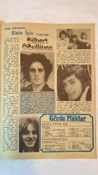 SAMANYOLU ELBİSE PATRON İLAVELİ MECMUA DERGİ - 16 KASIM 1972 SAYI: 46 CURTIS MAYFIELD - ROD STEWART - CHUCK BERRY - MICHAEL JACKSON - CAT STEVENS - SIMON & GARFUNKEL - YES - SLADE - DAVID BOWIE - ELVIS PRESLEY - ERSEN - ÖMÜR GÖKSEL - ZAFER DİLEK - AJDA PEKKAN - CEM KARACA - MOĞOLLAR - TANJU OKAN - YURDAER DOĞULU - MEHMET TANER - SEZEN CUMHUR - FİLİZ AKIN - ATIF YILMAZ - BEHİYE AKSOY - ZEKİ MÜREN - EMEL SAYIN - SELÇUK URAL - GÖNÜL AKKOR - FÜSUN ÖNAL - SELDA BAĞCAN - ÖZDEMİR ERDOĞAN - ORHAN ŞEVKİ - DURUL GENCE - ZAFER DİLEK - AYHAN IŞIK - RICHARD HARRISON - BAHAR ERDENİZ - FERİ CANSel - ENVER DÖNMEZ - SERPİL ÖRÜMCER - BERKANT - MERAL ZEREN - PERİHAN SAVAŞ  PARASIZ ELBİSE PATRONLARIMIZI MÜVEZZİİNİZDEN İSTEYİNİZ - GÖZDE PLAKLAR İNGİLTERE’DE VE AMERİKA’DA - MÜZİK DÜNYASINDAN KISA HABERLER - GÖNÜL AKKOR’UN AVRUPA MACERASI - ZAFER DİLEK’TEN YENİ PLAK - UTANÇ FİLMİ CANNES’E GİDİYOR - NEBAHAT ÇEHRE SİNEMAYA DÖNDÜ - AYHAN IŞIK’TAN YABANCI PRODÜKSİYON ŞARTI - BAHAR ERDENİZ YENİDEN MANK - 36 SAYFA