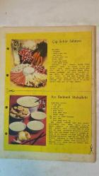 SAMANYOLU ELBİSE PATRON İLAVELİ MECMUA DERGİ - 16 KASIM 1972 SAYI: 46 CURTIS MAYFIELD - ROD STEWART - CHUCK BERRY - MICHAEL JACKSON - CAT STEVENS - SIMON & GARFUNKEL - YES - SLADE - DAVID BOWIE - ELVIS PRESLEY - ERSEN - ÖMÜR GÖKSEL - ZAFER DİLEK - AJDA PEKKAN - CEM KARACA - MOĞOLLAR - TANJU OKAN - YURDAER DOĞULU - MEHMET TANER - SEZEN CUMHUR - FİLİZ AKIN - ATIF YILMAZ - BEHİYE AKSOY - ZEKİ MÜREN - EMEL SAYIN - SELÇUK URAL - GÖNÜL AKKOR - FÜSUN ÖNAL - SELDA BAĞCAN - ÖZDEMİR ERDOĞAN - ORHAN ŞEVKİ - DURUL GENCE - ZAFER DİLEK - AYHAN IŞIK - RICHARD HARRISON - BAHAR ERDENİZ - FERİ CANSel - ENVER DÖNMEZ - SERPİL ÖRÜMCER - BERKANT - MERAL ZEREN - PERİHAN SAVAŞ  PARASIZ ELBİSE PATRONLARIMIZI MÜVEZZİİNİZDEN İSTEYİNİZ - GÖZDE PLAKLAR İNGİLTERE’DE VE AMERİKA’DA - MÜZİK DÜNYASINDAN KISA HABERLER - GÖNÜL AKKOR’UN AVRUPA MACERASI - ZAFER DİLEK’TEN YENİ PLAK - UTANÇ FİLMİ CANNES’E GİDİYOR - NEBAHAT ÇEHRE SİNEMAYA DÖNDÜ - AYHAN IŞIK’TAN YABANCI PRODÜKSİYON ŞARTI - BAHAR ERDENİZ YENİDEN MANK - 36 SAYFA