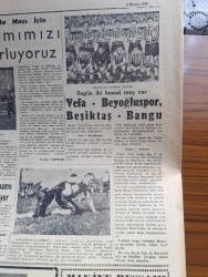 Cumhuriyet Gazetesi - 1 Mayıs 1958 - gezi notları 1 yurtta hava yazan Nadir Nadi Başmakale - ticari durumumuza dair yayınlanan rapor - Bahar Bayramı fotoğraf - devlet dairelerinde çalışan teknik elemanların yevmiyeleri - Ankara'da bir Nurcu daha Tevkif edildi fotoğraf - Kıbrıs'ta durum gergin - Adnan Menderes ile Pakistan başbakanı Nehru bugün buluşacaklar - her isteyen Reşat altını bastırabilecek - ebelerin Kongresi fotoğraf - Kıbrıs'ta durum gergin - Üçüncü Alev yazan Nihal Karamağaralı Yazı Dizisi - Doğu Avrupa'da 90 Rus füze atış rampası var - Romadaki kuş yazan Burhan Felek - J. Majewski sergisi - İstanbul Ankara Radyosu Programı - Vefa Beyoğluspor Maçı - Beşiktaş Bangu Maçı - Hollanda maçı için milli takımımızı bugün uğurluyoruz - eskrimcilerimiz mayısta marsilya'ya gidiyor fotoğraf - Balıkesir'in en çok sevilen takımı fotoğraf - dinamo Bükreş yarın geliyor - Kırkpınar güreşlerine hazırlık  - belediye otobüslerinin çilesi - toplu basın mahkeme reisi Adil güneşoğlu öldü