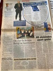 SABAH GAZETESİ DOĞUM GÜNÜ HEDİYESİ - 28 MAYIS 2004 -TAM TAKIM 48 SAYFADIR -Mehmet Tezkan-Fikret Aydemir-Erdoğan-Verheugen-Fatih Camtamer-Mehmet Toprak-Vedat Bayram-İbrahim Şahin-Sinan Engin-Mourinho-Hagi-Gürsoy-Gökşen-Saffet Sancaklı-Murat Özaydınlı-Kazım Kavat-Hayri Ülgen-Çetin Altay-Erdal Kaynar-Serdar Bilgili-Yıldırım Demirören-Fikret Orman-Cemil Attigan-Erol Aksoy-Emma-İlknur Çiğdem-Sahih Memecan-Ergin Yıldırım-Tony- Laiklik olmadan demokrasi olur mu-Sözleri doları düşürdü-Okullar da Avrupa Birliği’ne hazırlanıyor-Karma komitede görüş ayrılığı-AİHM’den Türkiye aleyhine beş karar-Verheugen: Müzakere için tam uyum şart değil-Erdoğan: İsabetli bir açıklama-AB elçisinden uyum gezisi-Nereden çıktı-Bizimle uğraşmasınlar-Transfer müjdesi-Sinan Engin’in dostları-Mat Edeceğiz-Sözleşmeler masaya-Yalı bana da uğursuz geldi-‘Geniş amaçlı’ üs isteğine ret-Filistin bitmeden barış olmaz-Açıkçası cinnet-Pazarcı Başbakan’ı ‘duman’ etti-Emre, çağdışı önlem kurbanı-Tony’nin sevgililerine akıl verirdi