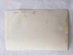 TÜRK SANAT MÜZİĞİ SANATÇISI SEVİM TUNA'NIN ORİJİNAL FOTOĞRAFI - 18 x 12 cm EBADINDA - SEVİM TUNA GAZİNODA MÜŞTERİ MASALARINA YÜRÜYEREK ŞARKI SÖYLERKEN ÇEKİLMİŞ BİR KARE