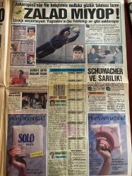 SABAH GAZETESİ DOĞUM GÜNÜ HEDİYESİ - 24 ARALIK 2002 -TAM TAKIM 20 SAYFADIR Çavuşesku-Özal-Demirel-İnci Baba-Salih Memecan-Güngör Mengi-Muammer Güler-Muzaffer Gürakar-Hüsnü Çil-Samet Aybaba-Vedat Okyar-Çetin Özcan-Milne-Seba-Braems-Akın Seli-Köksal Mesçi-Mehmet Barlas-Meral Arslan-Sibel Can-Oya Aydoğan-Leyla Anadol-Bülent Baysal-Asuman Arsan-Rüya Ersavcı-Atilla Arcan-Nazlıhan-Sayar Orkan-Meral Mansuroğlu-Leyla Somer-Faruk Tuncel-Bülent Serttaş-Yasemin Yalçın-Nihal Arsoy-Mehtap Ar-Nigar Uluer-Müjdat Gezen-Ayşen Gruda-Sami Hazinses-Sema Sökmen-Sami Hazinses-Melike Demirağ-Ercan Saatçi-Murat Yeter-Gürkan Ünsal-Hayko-Melike Demirağ-Gürkan Ünsal-Hayko-Samet Aybaba-Mehmet Ali Birand-Abdullah Akalp-Özden Kemertaş-Hüsnü Çil-Mehmet Barlas-Veselinovic-Sigi Held-Erkan Seyis- Bir hanedanın sonu-Özal’dan talimat: Demirel’i yıpratın-Varsova Paktı Romanya’ya askeri müdahale için hazır-Noriega’nın adamları saldırıyor-Katli kanyon babayı 3 yıl oğlunu hapishanede eritti-Mehmet Barlas Uğur Arıkan-Umutsuz-