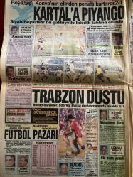 SABAH GAZETESİ DOĞUM GÜNÜ HEDİYESİ - 24 ARALIK 2002 -TAM TAKIM 20 SAYFADIR Çavuşesku-Özal-Demirel-İnci Baba-Salih Memecan-Güngör Mengi-Muammer Güler-Muzaffer Gürakar-Hüsnü Çil-Samet Aybaba-Vedat Okyar-Çetin Özcan-Milne-Seba-Braems-Akın Seli-Köksal Mesçi-Mehmet Barlas-Meral Arslan-Sibel Can-Oya Aydoğan-Leyla Anadol-Bülent Baysal-Asuman Arsan-Rüya Ersavcı-Atilla Arcan-Nazlıhan-Sayar Orkan-Meral Mansuroğlu-Leyla Somer-Faruk Tuncel-Bülent Serttaş-Yasemin Yalçın-Nihal Arsoy-Mehtap Ar-Nigar Uluer-Müjdat Gezen-Ayşen Gruda-Sami Hazinses-Sema Sökmen-Sami Hazinses-Melike Demirağ-Ercan Saatçi-Murat Yeter-Gürkan Ünsal-Hayko-Melike Demirağ-Gürkan Ünsal-Hayko-Samet Aybaba-Mehmet Ali Birand-Abdullah Akalp-Özden Kemertaş-Hüsnü Çil-Mehmet Barlas-Veselinovic-Sigi Held-Erkan Seyis- Bir hanedanın sonu-Özal’dan talimat: Demirel’i yıpratın-Varsova Paktı Romanya’ya askeri müdahale için hazır-Noriega’nın adamları saldırıyor-Katli kanyon babayı 3 yıl oğlunu hapishanede eritti-Mehmet Barlas Uğur Arıkan-Umutsuz-