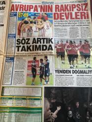 GÜNEŞ GAZETESİ DOĞUM GÜNÜ HEDİYESİ - 10 EYLÜL 2009 -TAM TAKIM 18 SAYFADIR -İstanbul İkitelli‘deki sel felaketinden 31 kişi boğularak öldü-Erdoğan-Bircan Karataş-N.Karadeniz-Emre-Arda-Salihoviç-Baros-Fatih Terim-Turgay Renklıkurt-Onal Karaman-Gökçek-Topbaş-Murat Taş-H.Gürlek-Orhan Kılıç-Emrah Temel-Murat Uluğ-B.Kopucuoğlu-Nehir Erdoğan-Nurgül Burhan-Mehmet Aslantuğ-Eda Taşpınar-Bora-Kıvanç-Yaşar-Emre Altuğ-Masal Okumayın Hesap Verin-7 Kadın İşçi Ekmek Parasına Giderken Öldü-Utanmazlar-Eşyaları Yağmaladılar-Kahrolası Direk-Fatih Terim’le Devam Edeceğiz-Avrupa’nın Rakipsiz Devleri-Söz Artık Takımda-Yeniden Doğmalıyız-Topbaş Topu Attı-Acı Üstüne Acı-Ağa Kızı Nehir-Nurgül Evlatlık Alacak-Eda Kurnazlığı-Yalnız Güzeller-Eski Eşlerin Romantik Gecesi-Süreyya Emanette-Kıvanç Bu Kez Kaçmadı-Yaşar’ı Hayranları Bile Tanımadı-Bir Kaç Kez Aldatıldım-Vehip Dinçcan-İbo-Ali Kırca-Memiş Hoca-Şuayb Aleyhisselam-Selin Getirdikleri ve Götürdükleri-Liderlerin Ağız Bozukluğu-Bir Küçük Ayrıntı-İbo Show’da Eğle