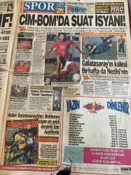 SABAH GAZETESİ DOĞUM GÜNÜ HEDİYESİ - 19 AĞUSTOS 1994 -TAM TAKIM 32 SAYFADIR -eczacı hilal Sayınbaşı eczanesinde vahşice öldürdüler-Yekta Güngör Özden-Doğan Güreş-Ertuğrul-Suat-Saffet-Nezihi-Nartallo-B.Metin-Sabri Sümerer-Feyyaz-Uche-Engin-Şenol Güneş-Cevat Kol-Burakbey-Nizamettin Vezirioğlu-Abdullah Turhan-Mazlum Göknel-Suat Yalaz-Ahmet Vardar-Barbaros-SABAH-TRT Kafasıyla Yasa İptal Ediyor-Eczacı Kızı Boğazladılar-Demokratik Birlik-Cezayir’de Büyük Deprem 150 Ölü 2000’in Üzerinde Yaralı-Güreş Gönlüm Rahat Ayrılıyorum-Kadın Parmağı mı?-Cim-Bom’da Suat İsyanı-Galatasaray’ın Kalesi Bu Hafta da Nezihi’nin-Petrol Cim-Bom’a Tuzak Hazırlıyor-Aslan Galatasaraylılar-Beklenen Süper An Geldi-Cimbomum-Şok Teklif-B.Metin’e 6 Milyar Zam-Beşiktaş’ta İshal Paniği-Fener’de Feyyaz’a Anjin Engeli-Trabzon’da Korku-Kocaeli’de Fırça Günü-Profilo Sahaya İndi-Çavuşoğlu ile Olay Röportaj ve Fotoğraflar Sarı Kanaryam-Burakbey-Mostan Kalesi-Son Osmanlı-Falbilim Merkezi-Bill Clinton-Roger Altman-Sedat Sertoğlu-Ta