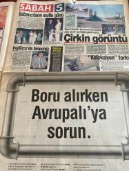 SABAH GAZETESİ DOĞUM GÜNÜ HEDİYESİ - 19 AĞUSTOS 1994 -TAM TAKIM 32 SAYFADIR -eczacı hilal Sayınbaşı eczanesinde vahşice öldürdüler-Yekta Güngör Özden-Doğan Güreş-Ertuğrul-Suat-Saffet-Nezihi-Nartallo-B.Metin-Sabri Sümerer-Feyyaz-Uche-Engin-Şenol Güneş-Cevat Kol-Burakbey-Nizamettin Vezirioğlu-Abdullah Turhan-Mazlum Göknel-Suat Yalaz-Ahmet Vardar-Barbaros-SABAH-TRT Kafasıyla Yasa İptal Ediyor-Eczacı Kızı Boğazladılar-Demokratik Birlik-Cezayir’de Büyük Deprem 150 Ölü 2000’in Üzerinde Yaralı-Güreş Gönlüm Rahat Ayrılıyorum-Kadın Parmağı mı?-Cim-Bom’da Suat İsyanı-Galatasaray’ın Kalesi Bu Hafta da Nezihi’nin-Petrol Cim-Bom’a Tuzak Hazırlıyor-Aslan Galatasaraylılar-Beklenen Süper An Geldi-Cimbomum-Şok Teklif-B.Metin’e 6 Milyar Zam-Beşiktaş’ta İshal Paniği-Fener’de Feyyaz’a Anjin Engeli-Trabzon’da Korku-Kocaeli’de Fırça Günü-Profilo Sahaya İndi-Çavuşoğlu ile Olay Röportaj ve Fotoğraflar Sarı Kanaryam-Burakbey-Mostan Kalesi-Son Osmanlı-Falbilim Merkezi-Bill Clinton-Roger Altman-Sedat Sertoğlu-Ta